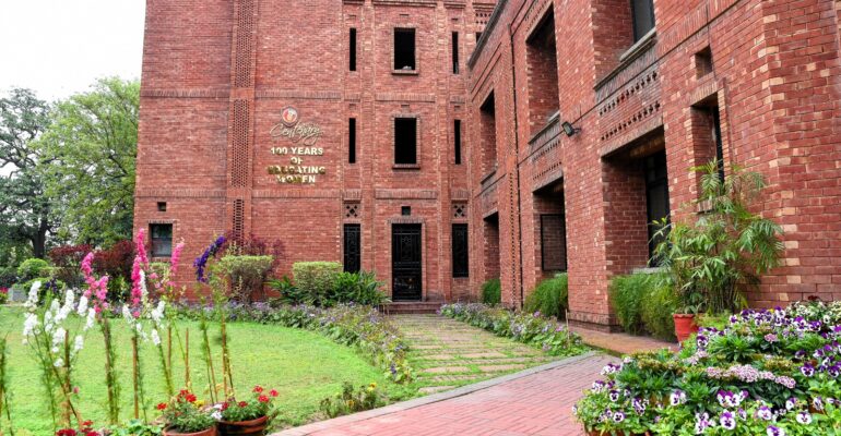 College Building Picture for Notice